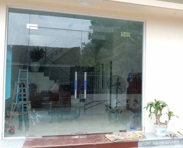 Cửa kính thủy lực 2 cánh
